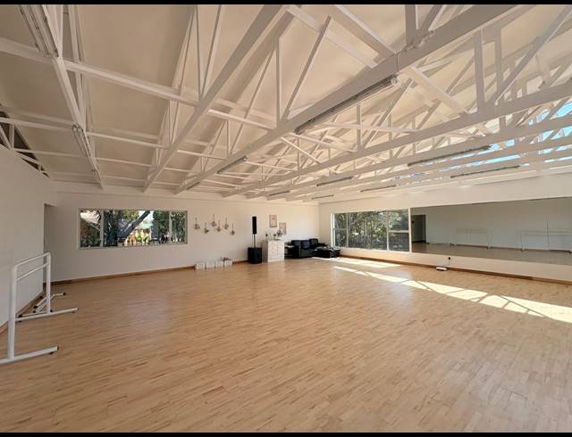 139M² OFFICE TO LET IN KYALAMI